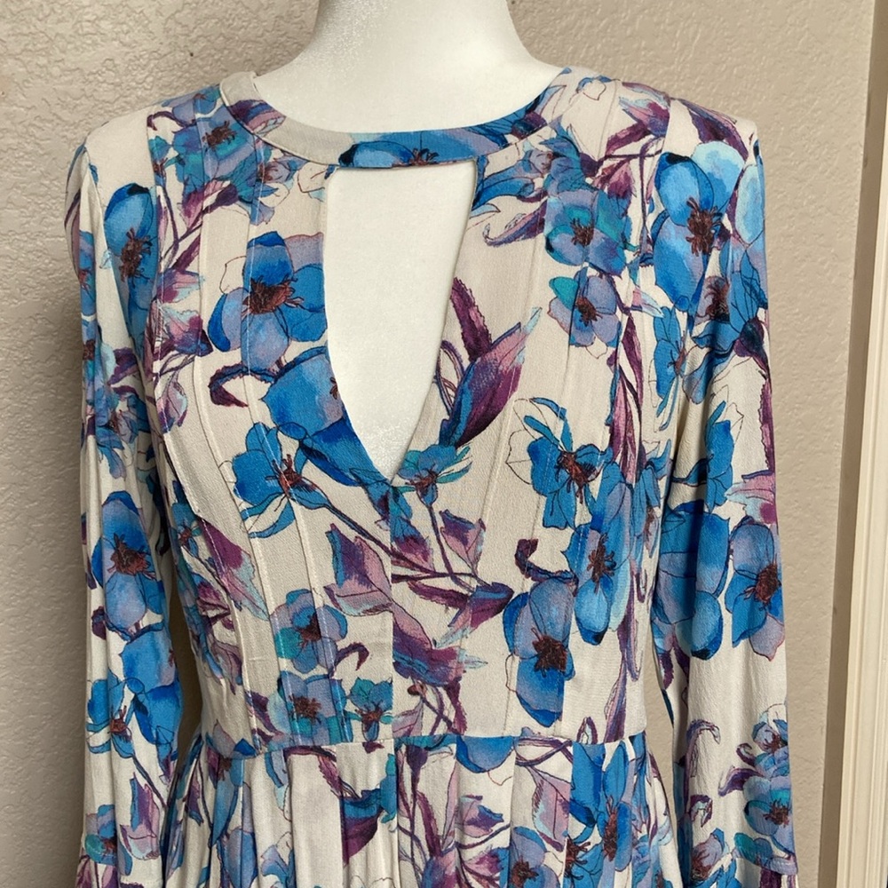 Beautiful Blue Floral Pattern Free People dress, size 10. - Picture 2 of 14